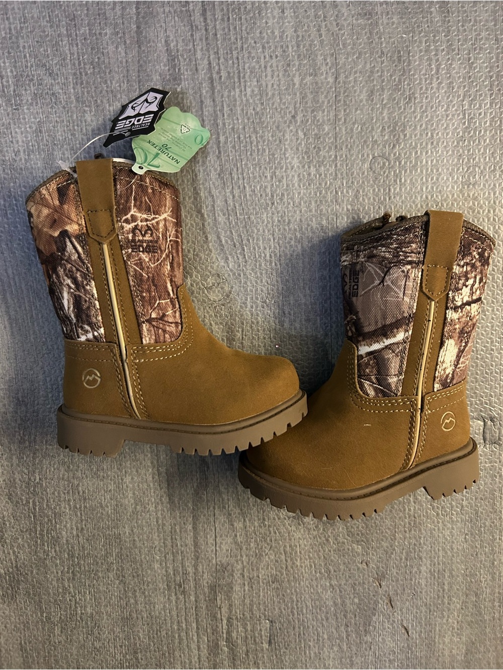 Realtree Brown Camo Pull-On Kids Boots. New with tags.